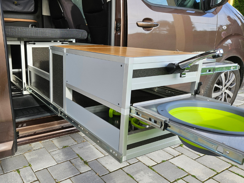 2 vysunutá boční dveře 3